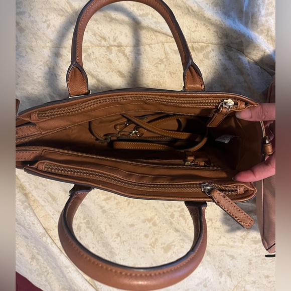 Liz Claiborne mini tuxedo satchel - Picture 2 of 3